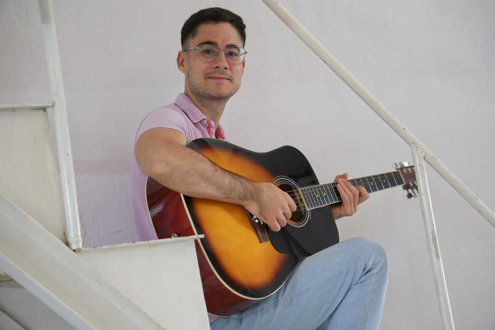 Las fotos de Adrián Campos, el malagueño que triunfa en TikTok y YouTube con sus clases de guitarra