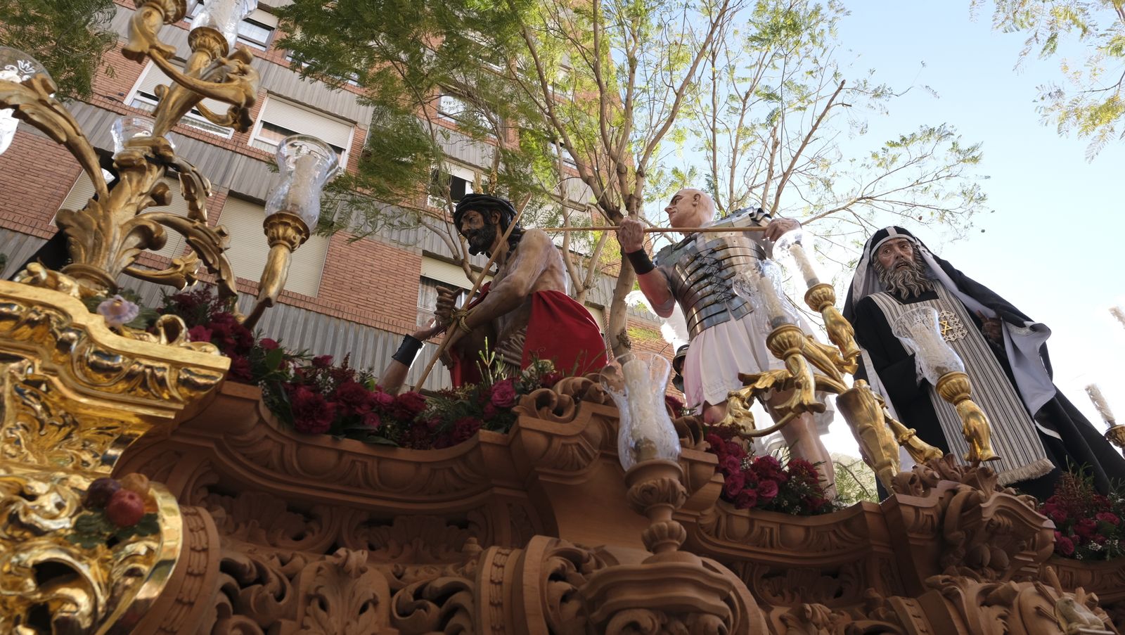 Fotogalería de la procesión de Coronación. Semana Santa Almería 2022.