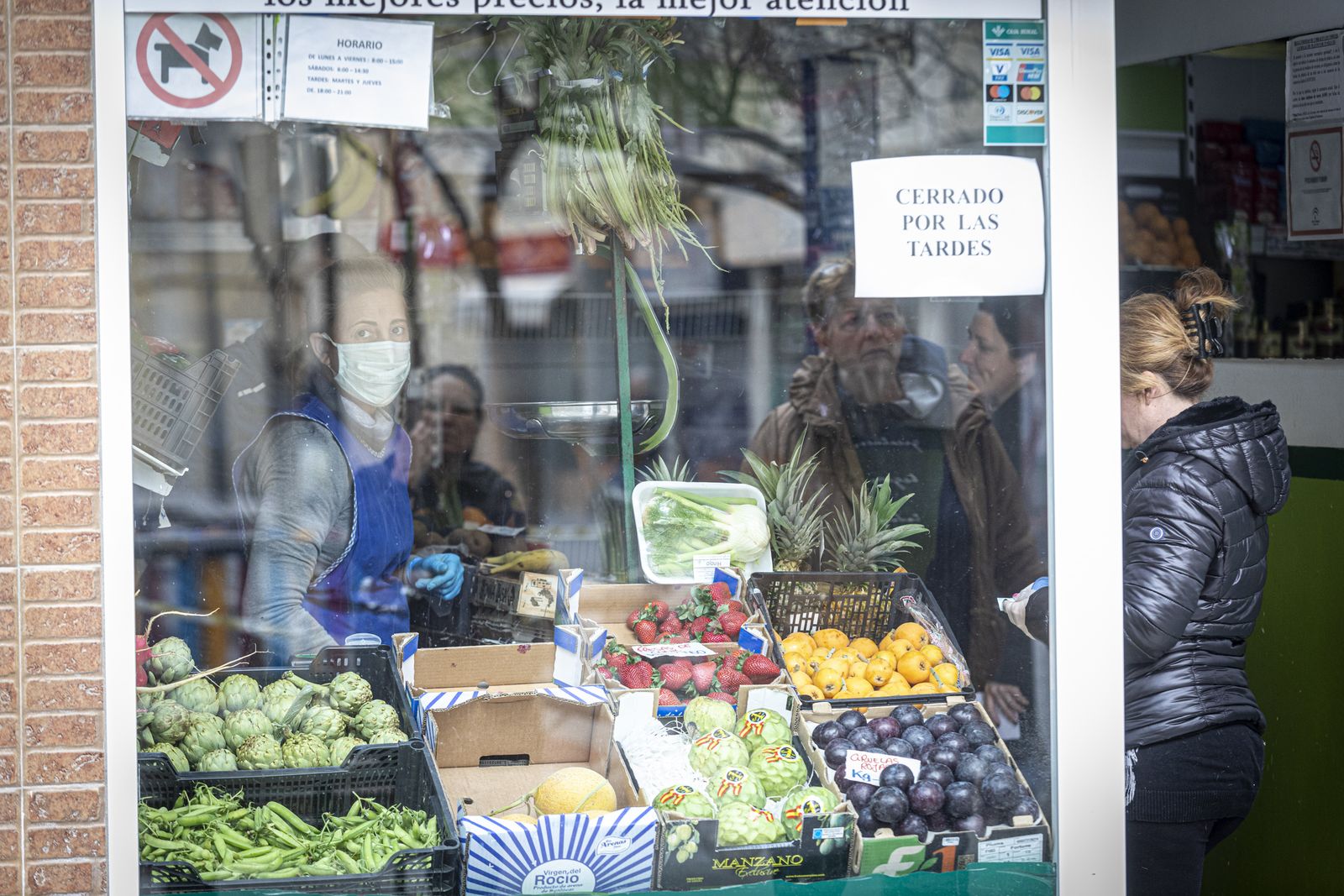 Comercios abiertos en el barrio la laguna bajo el estado de alarma