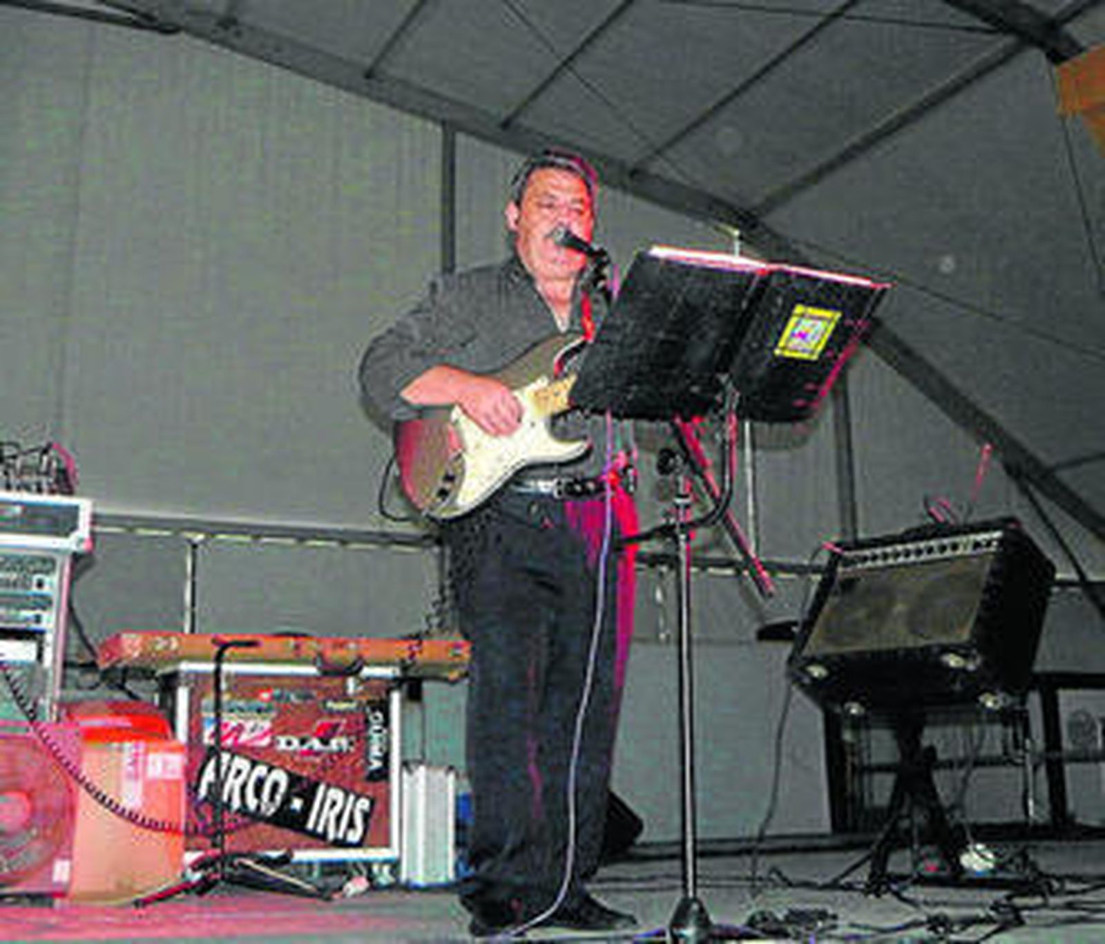 La orquesta 'Kaival Show' durante su actuación.