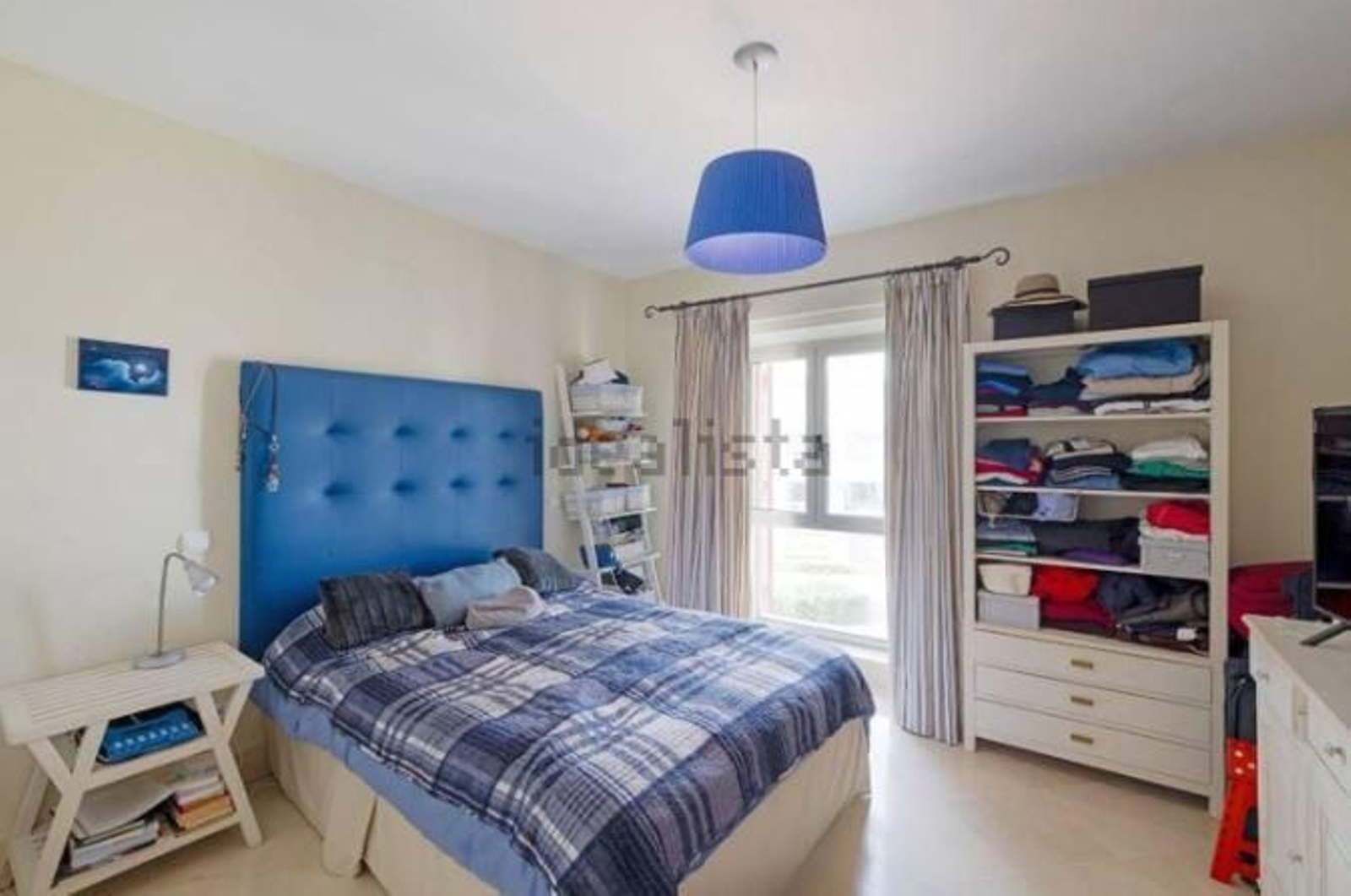 La lujosa vida de Sotogrande: así es el ático más caro con chimenea y vistas al mar