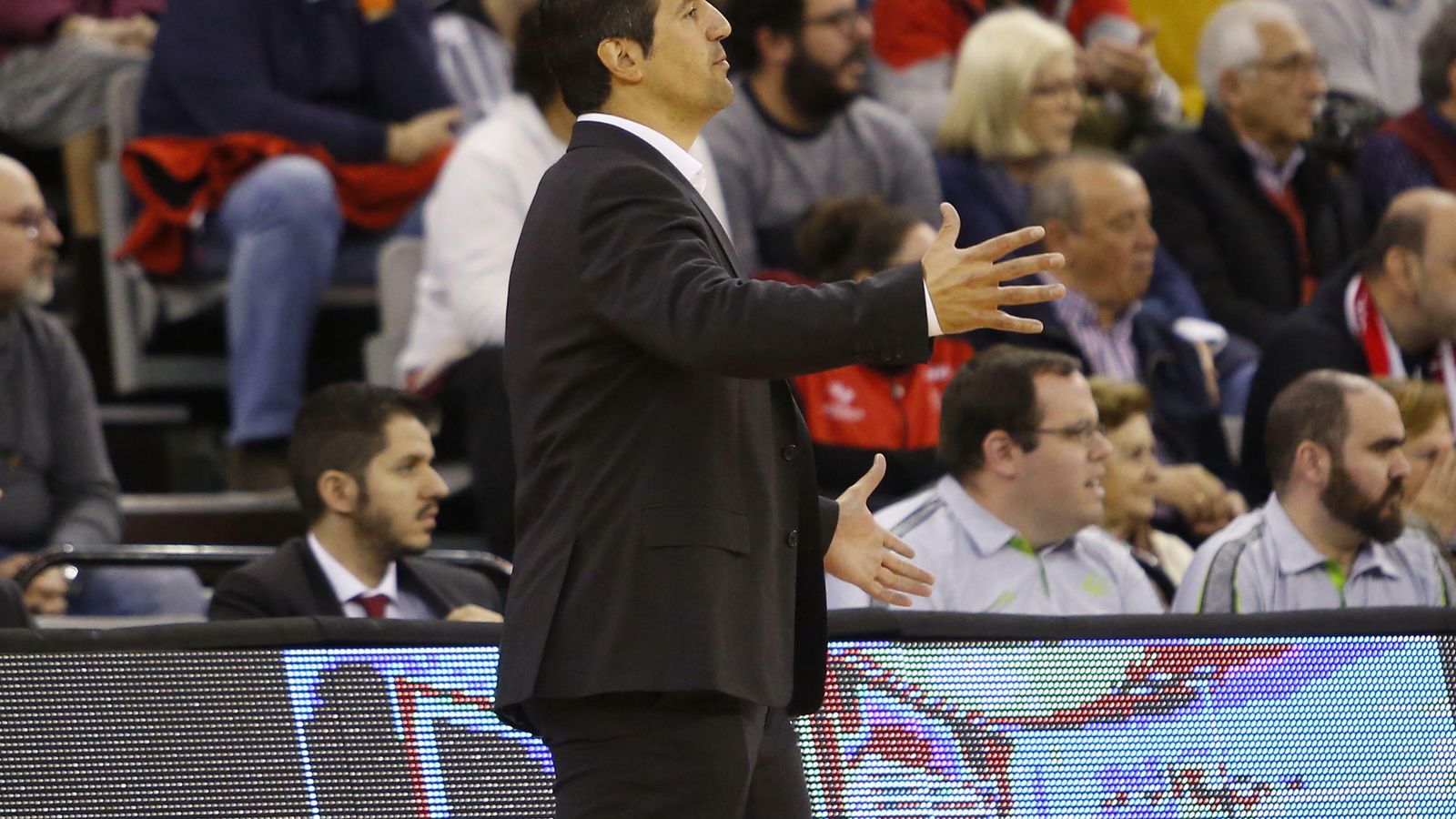 Pin vivió el partido con mucha intensidad.