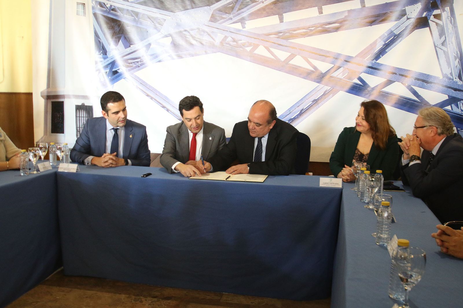 Ramón Fernández-Pacheco, Juan Manuel Moreno, José María Gallart y Carmen Crespo durante la firma del programa de Ecomares en enero de 2020