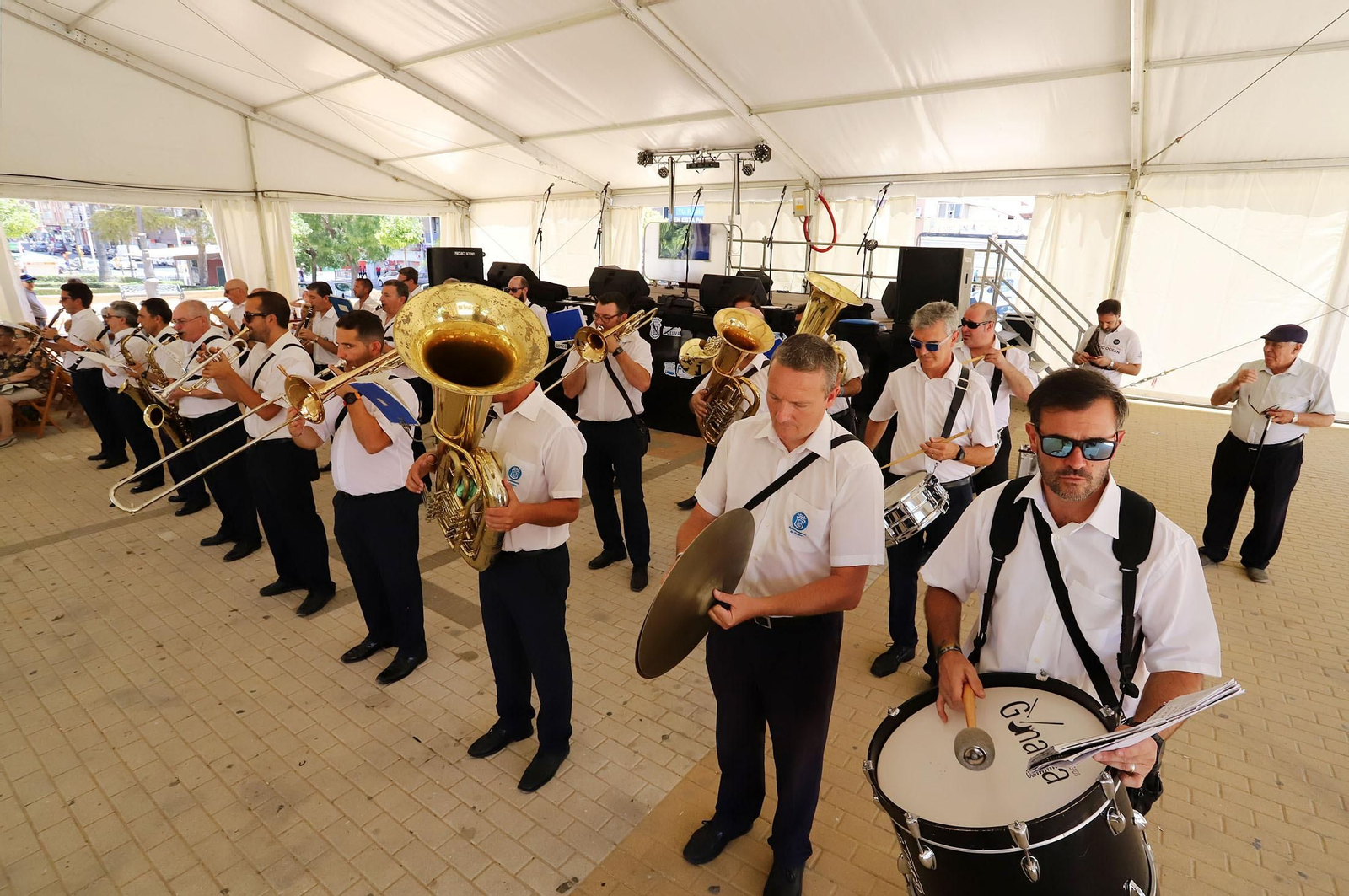 Imágenes del ambiente en las Colombinas de día de Isla Chica