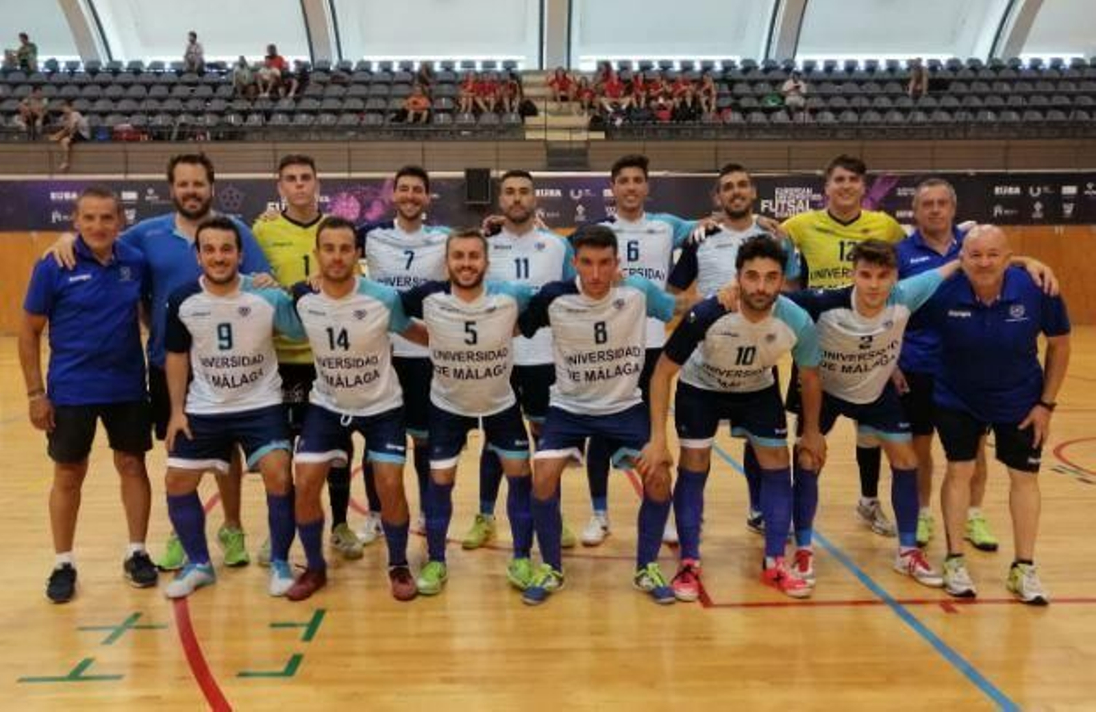 Jugadores de la UMA antes del partido de semifinales en Braga.