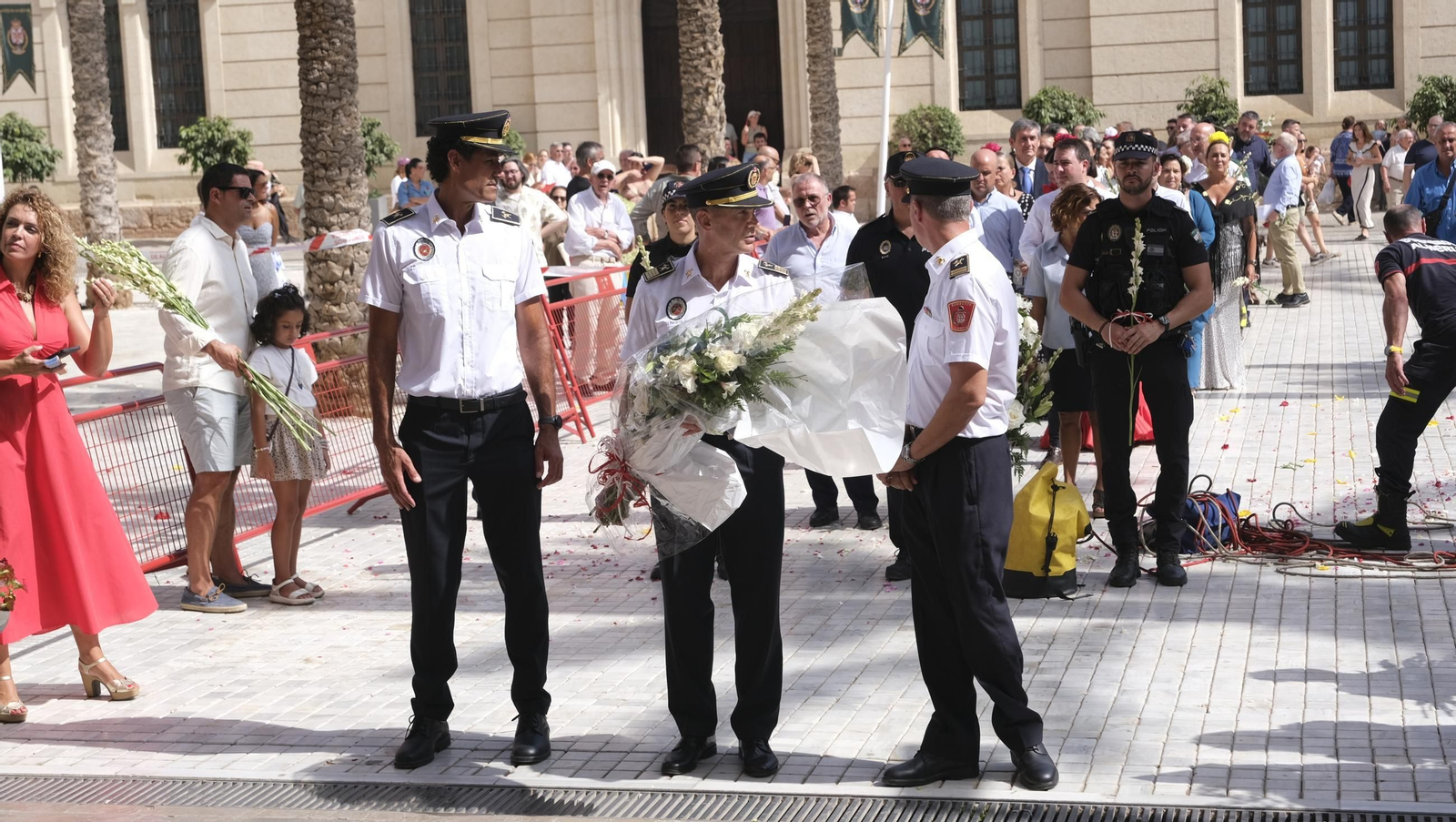 Ofrenda floral a la Virgen del Mar en la Feria de Almería 2024, en imágenes