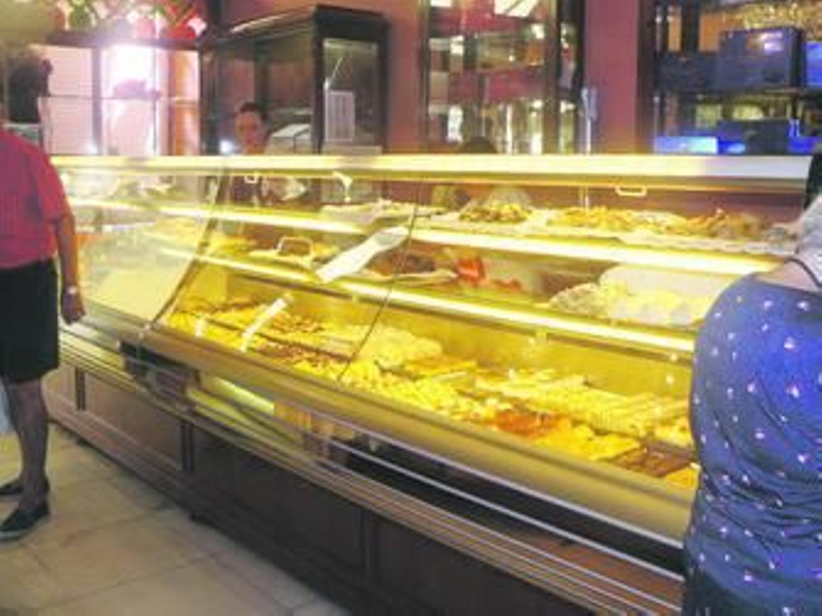 La confitería prepara toda clase de pasteles para los días de feria almeriense.