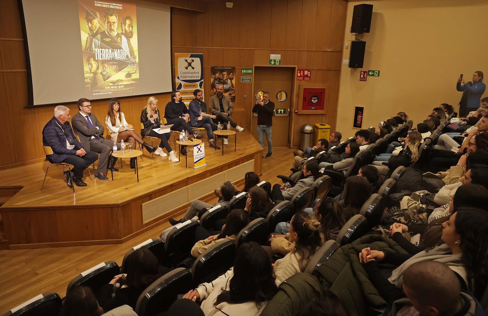 Fotos de la presentación de la película 'Tierra de Nadie' en colaboración con Coorinadora Alternativas en Algeciras