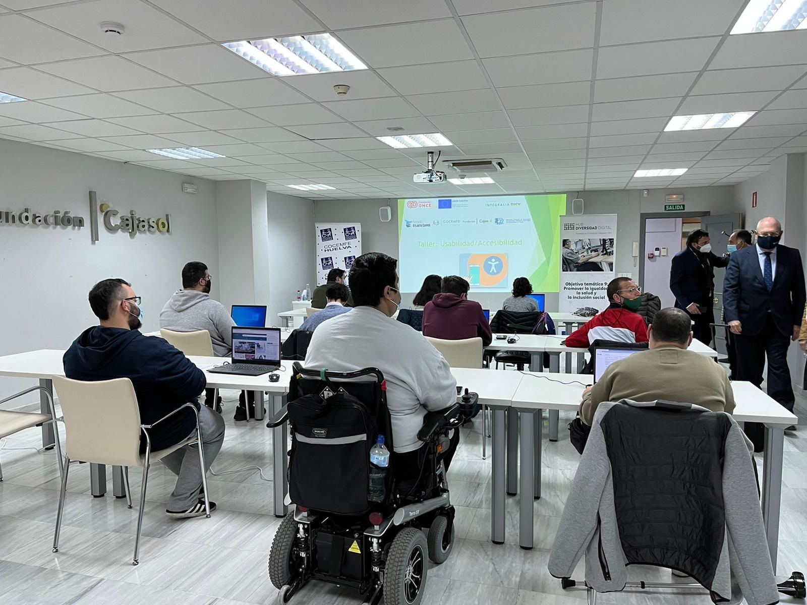 Alumnos en el taller.