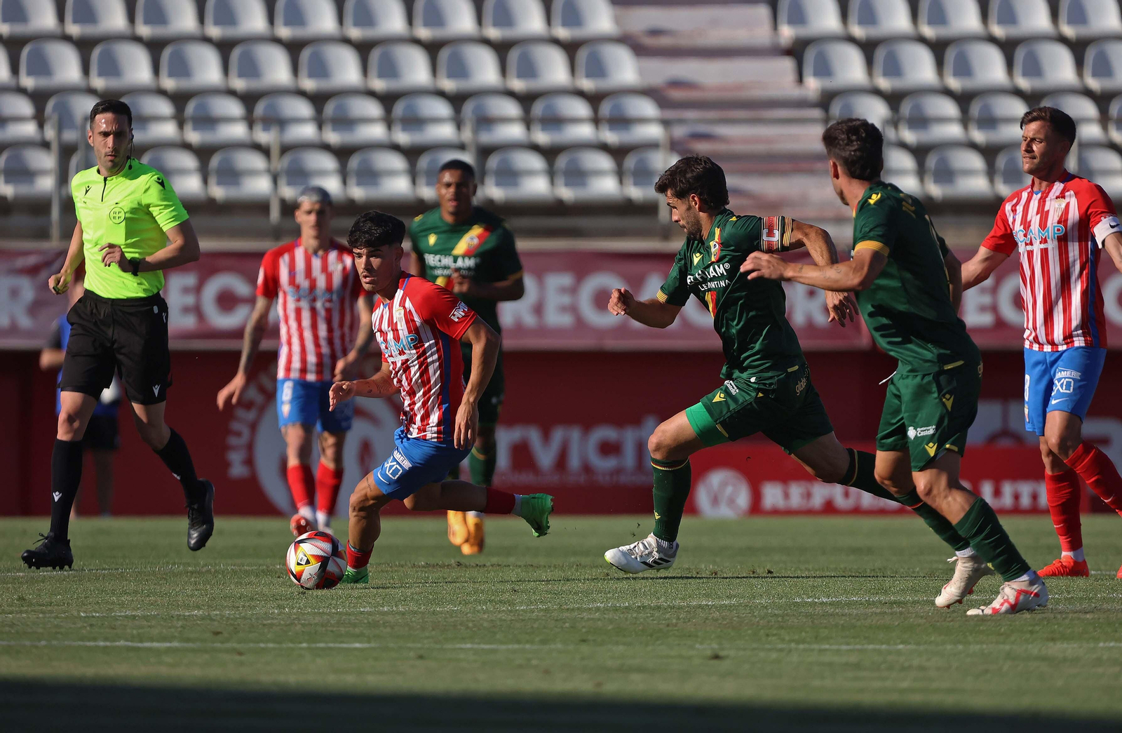 Las mejores fotos del Algeciras - Castellón de Primera RFEF