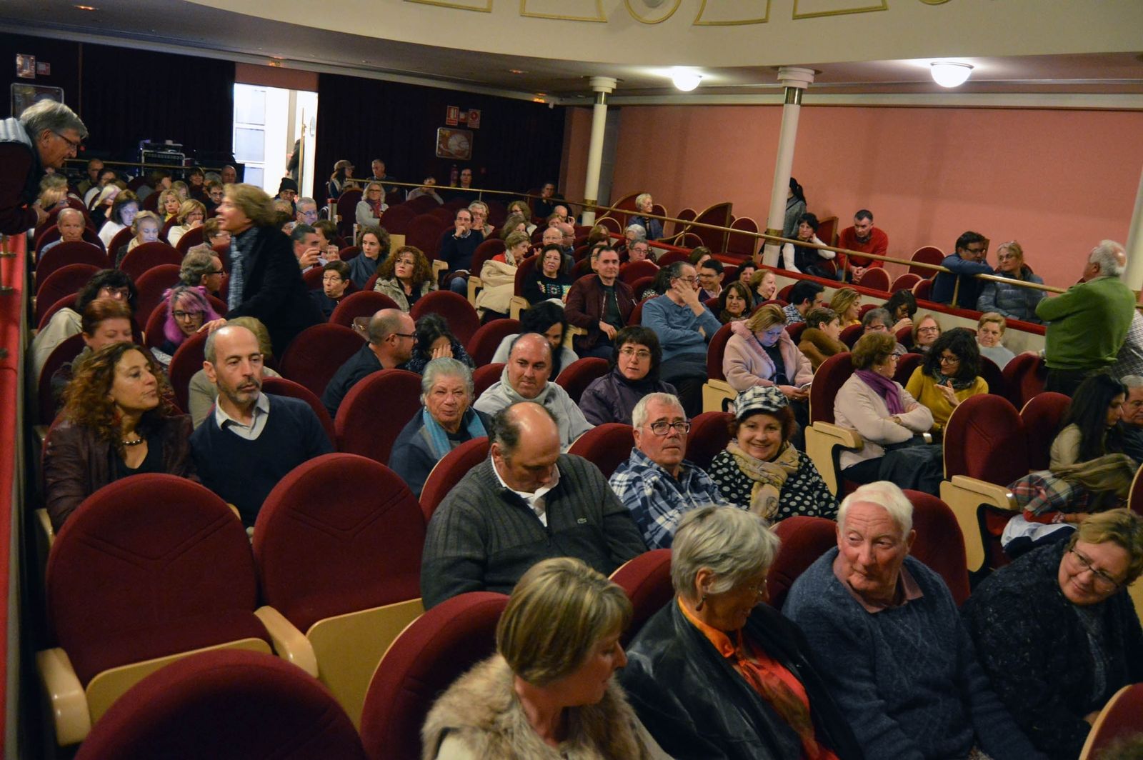 Publico asistente al Apolo para disfrutar de 'La Bohème'.