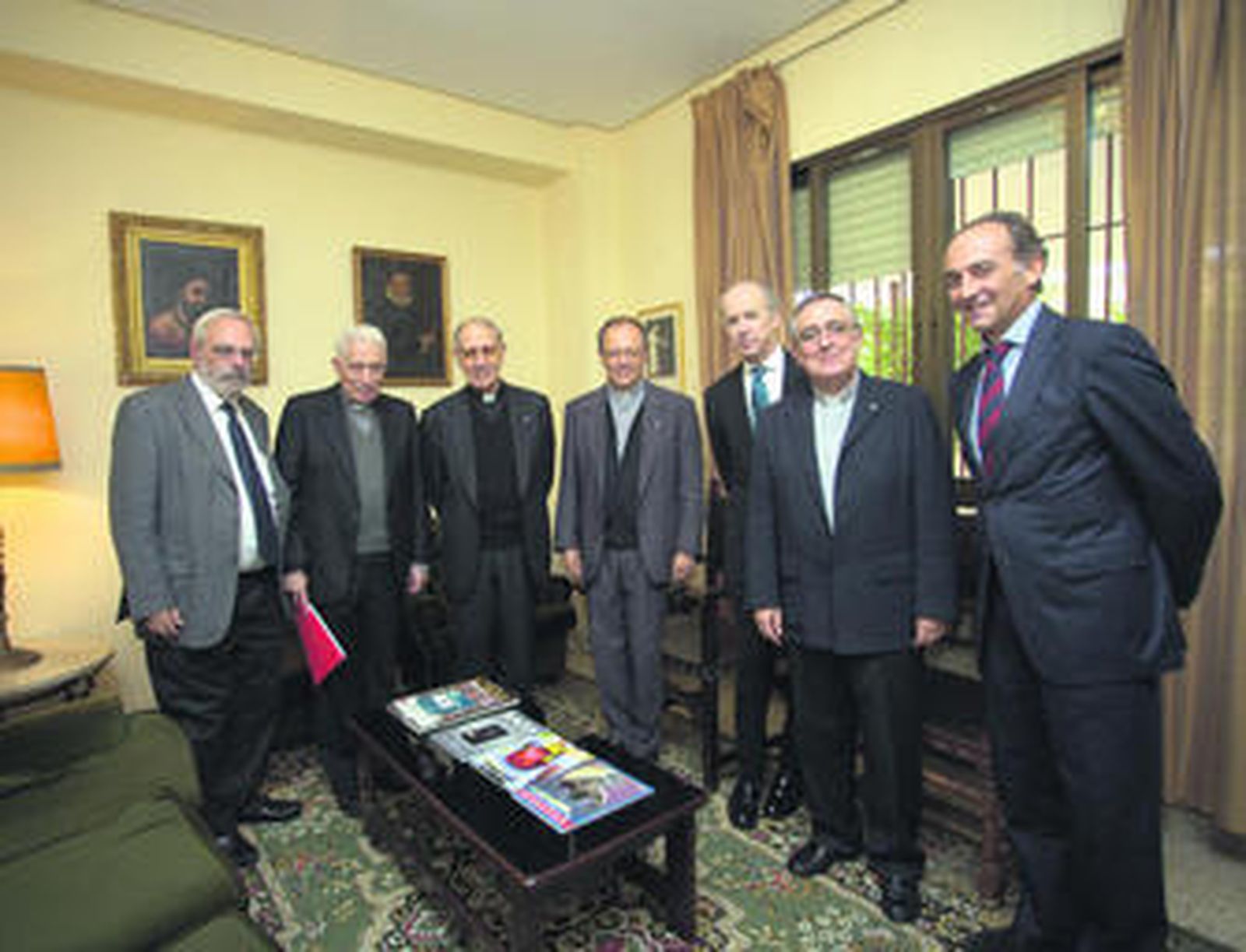 Ildefonso Camacho, Guillermo Rodríguez, Adolfo Nicolás, Francisco José Ruiz, Felipe Benjumea,  Ignacio Barrero y Gabriel Pérez asistieron ayer a la reunión entre Abengoa y la Compañía de Jesús.