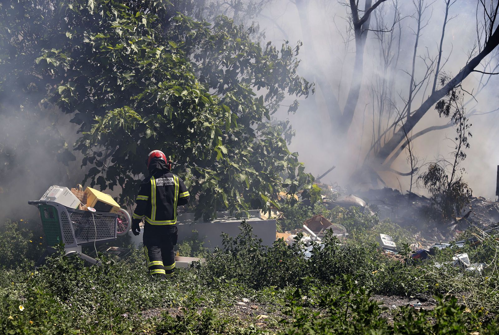 Incendio en las casas abandonadas de la calle Valverde del Camino en Huelva