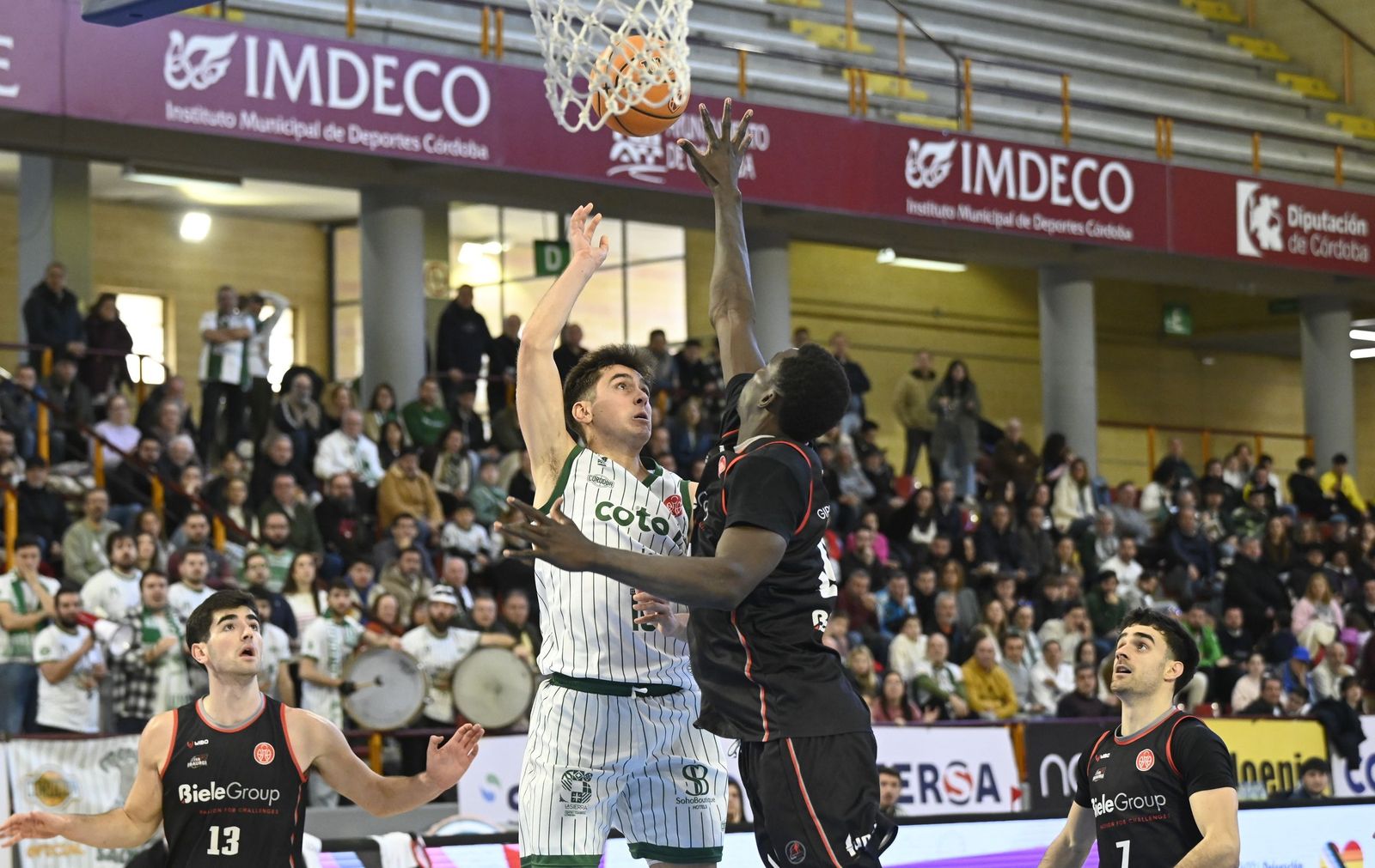 Las mejores fotos del ambiente en Vista Alegre para el Coto Córdoba - Biele Iraurgi