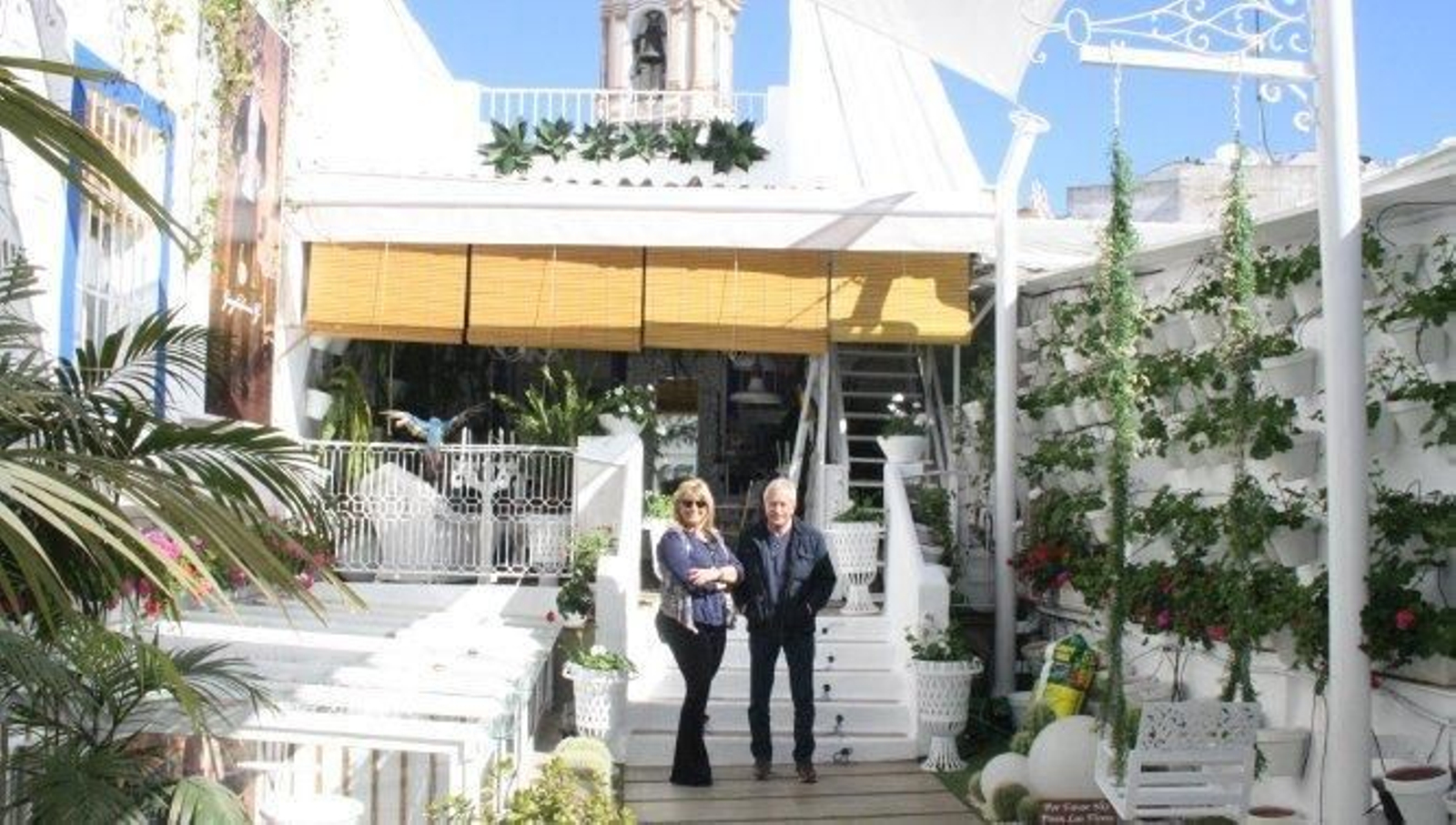 Toñi Prieto, propietaria, y Guillermo Orozco arquitecto.