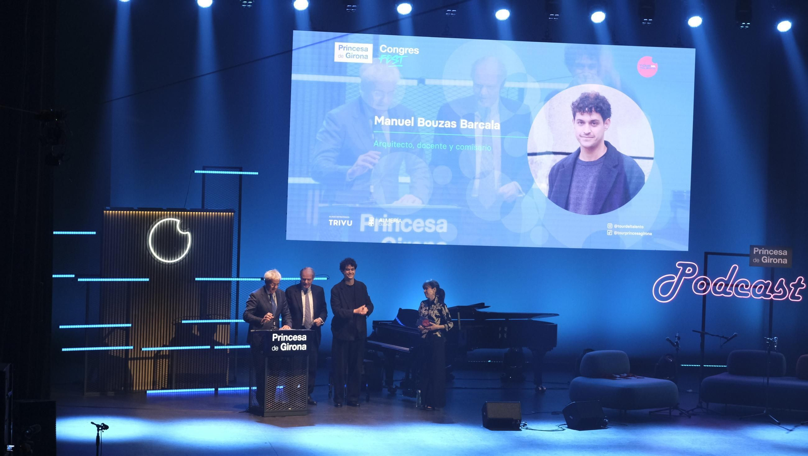 Imágenes de la Reina Letizia en el Tour del Talento en Almería