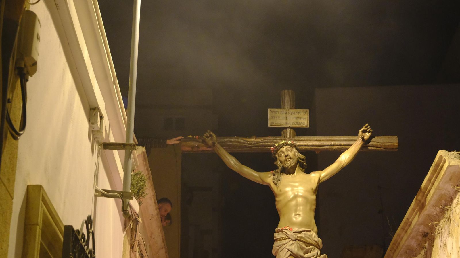 Las mejores imágenes de la Procesión del Perdón, en la noche del Martes Santo en Almería