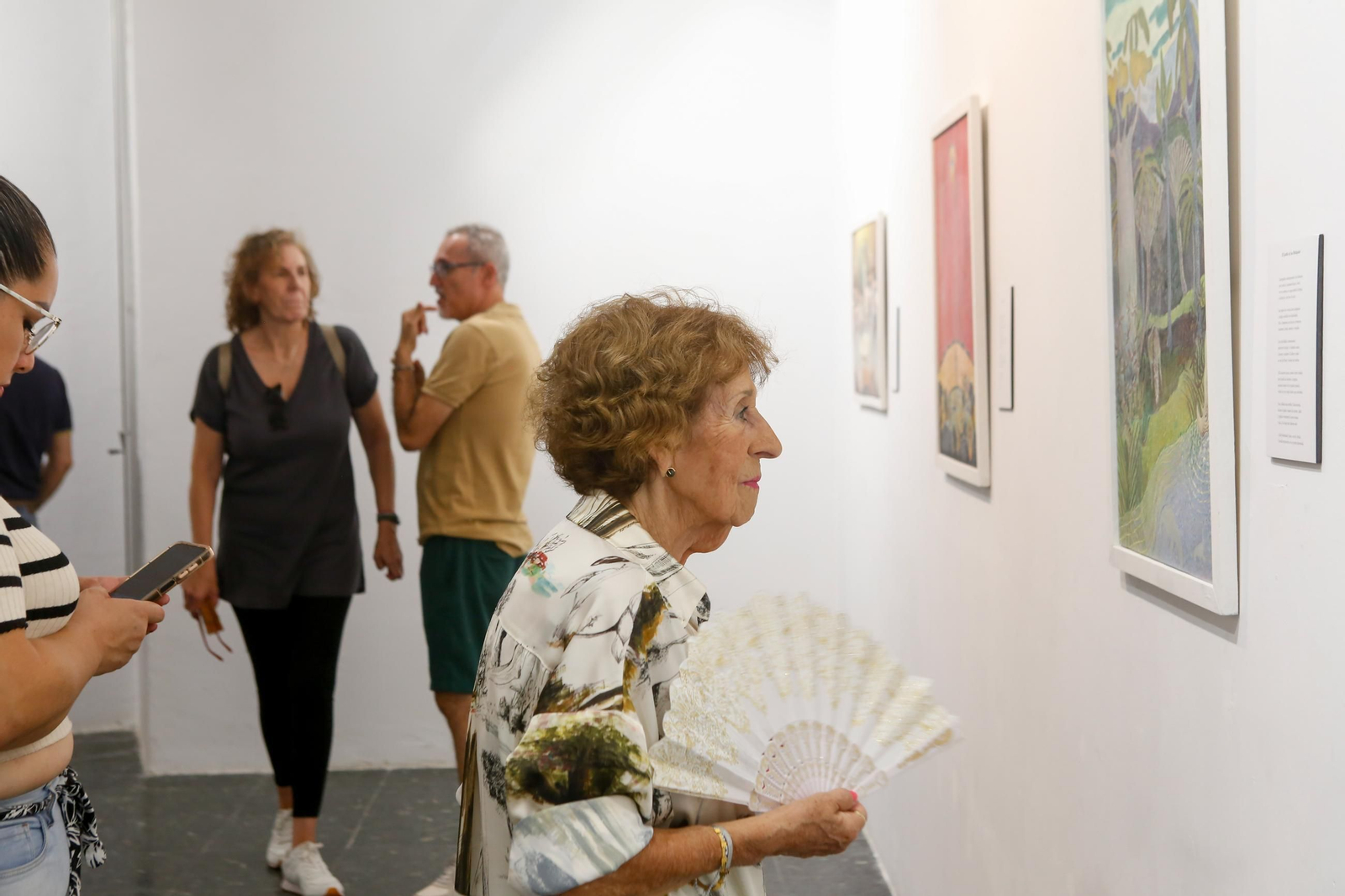Las fotos de la exposición "Pasen y lean" de Enríque Martínez en la Casa de la Cultura de La Línea