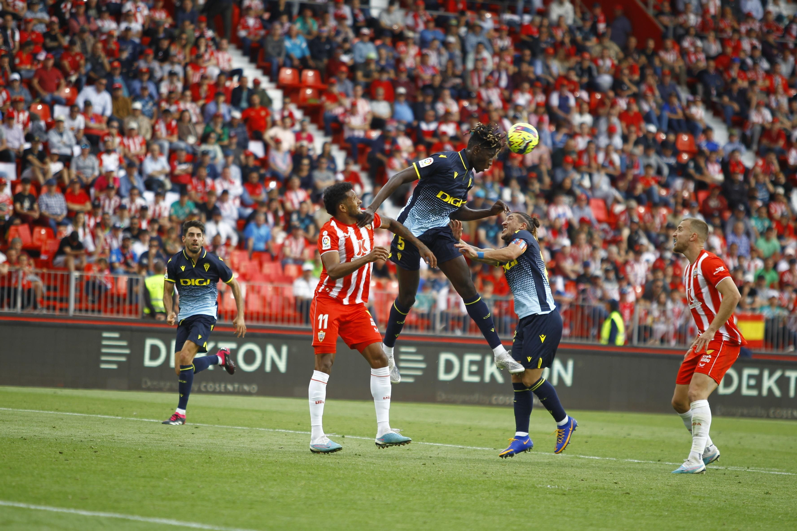 Imágenes del partido de la Liga Santander U.D. Almería-Cádiz C.F.