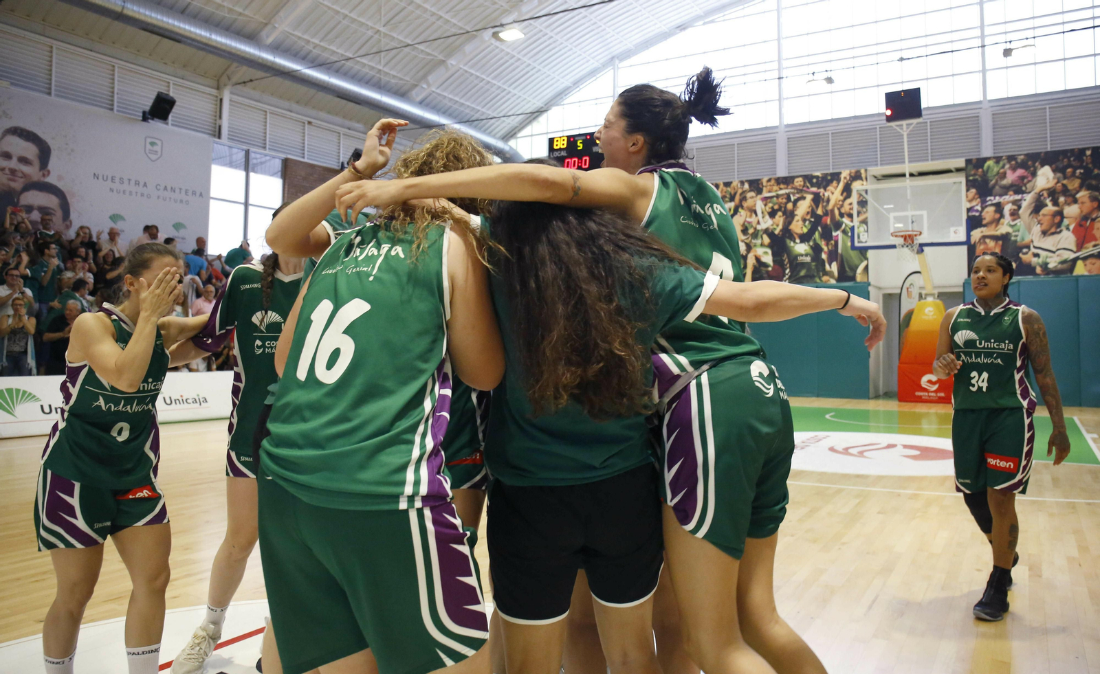 Las fotos del ascenso del Unicaja a la Liga Femenina 2
