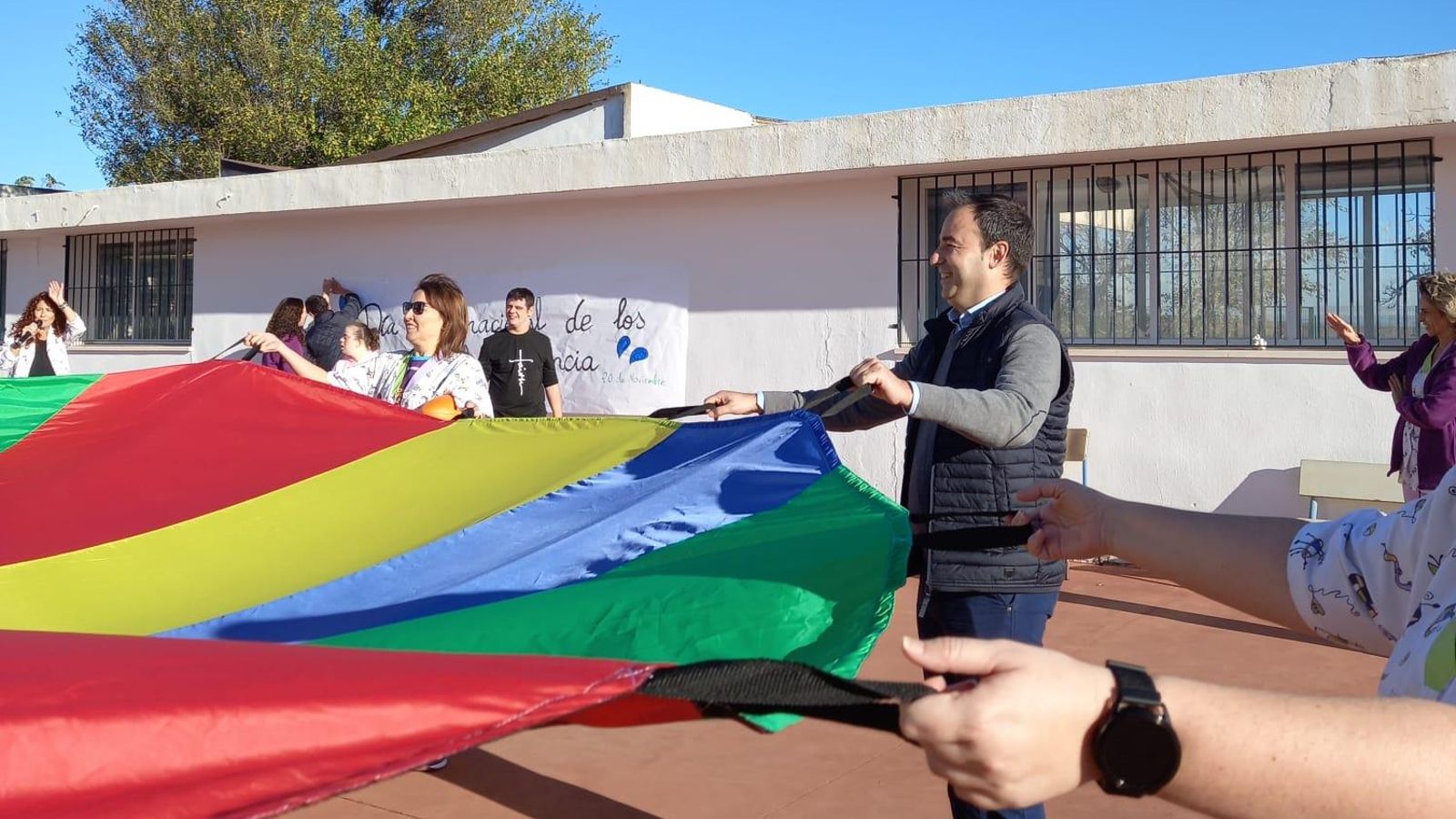 El delegado territorial de Desarrollo Educativo y Formación Profesional Carlos Soriano, en las actividades del CEE Sagarada Familia.