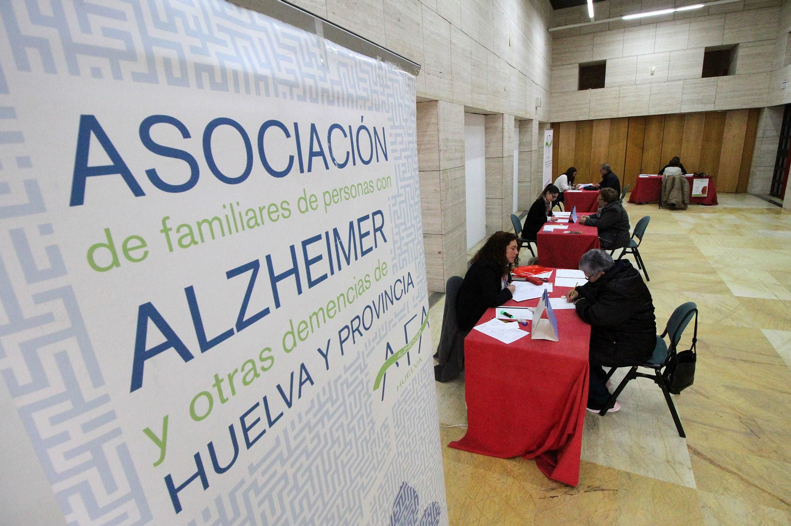 La Asociación de Familiares de personas con Alzheimer (AFA) realiza actividades en la Casa Colón, en imágenes