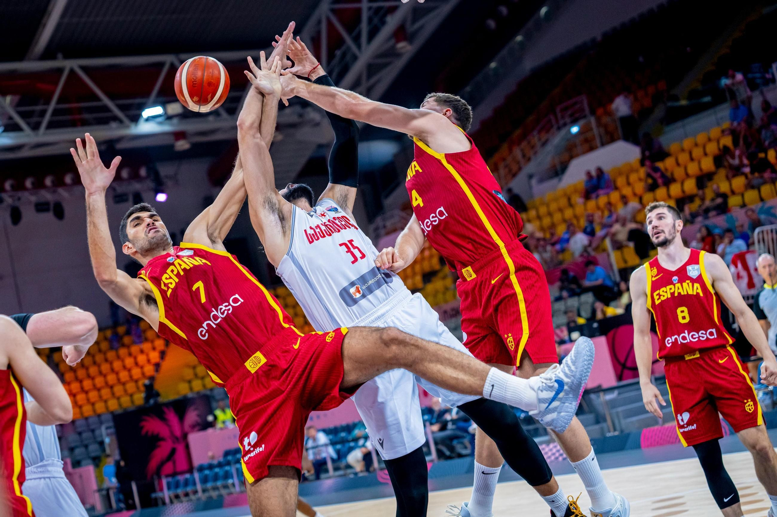 Las fotos del Georgia - España de baloncesto
