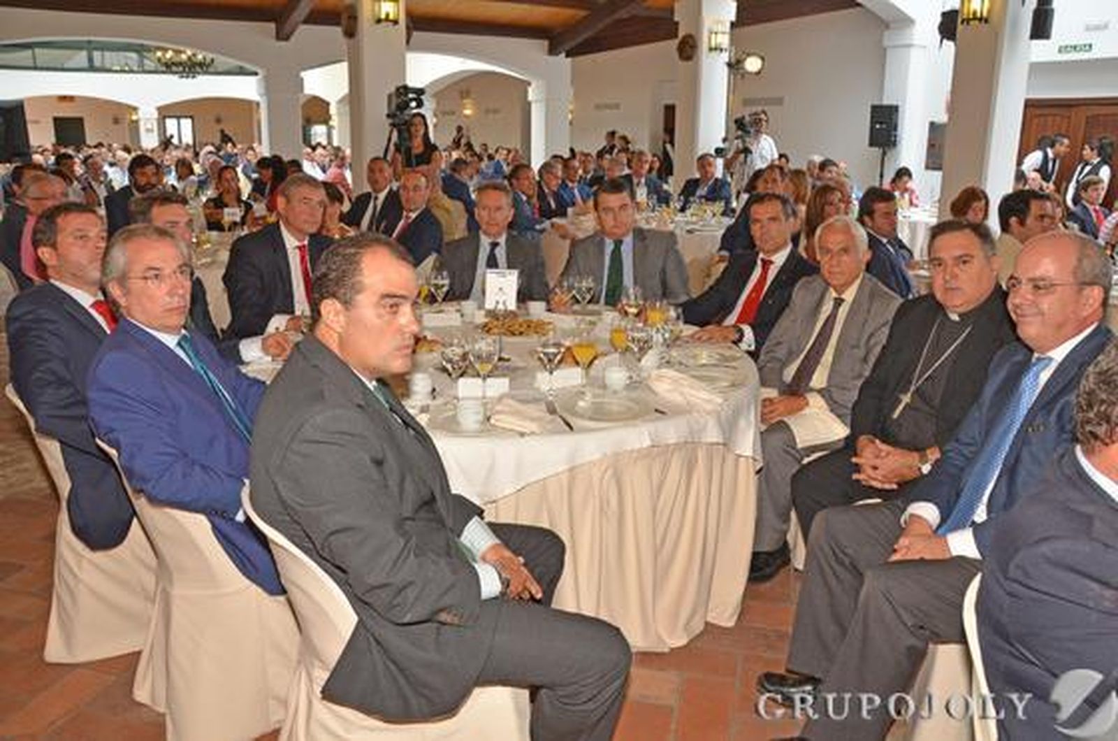 David Fernández, Javier de Torre, Luis Mario Blanco, Eduardo González Mazo, José Luis Fernández, José Joly, Antonio Sanz, Ángel Castellano, Antonio Pascual, José Mazuelos y Javier Sánchez Rojas acompañaron a la alcaldesa, María José García-Pelayo, en la mesa presidencia.

Foto: Aranda / Pascual