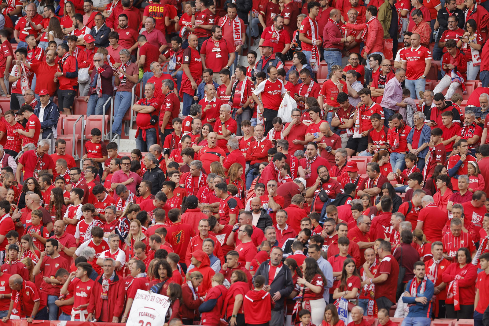 Búscate en las fotos del Sevilla-Juventus