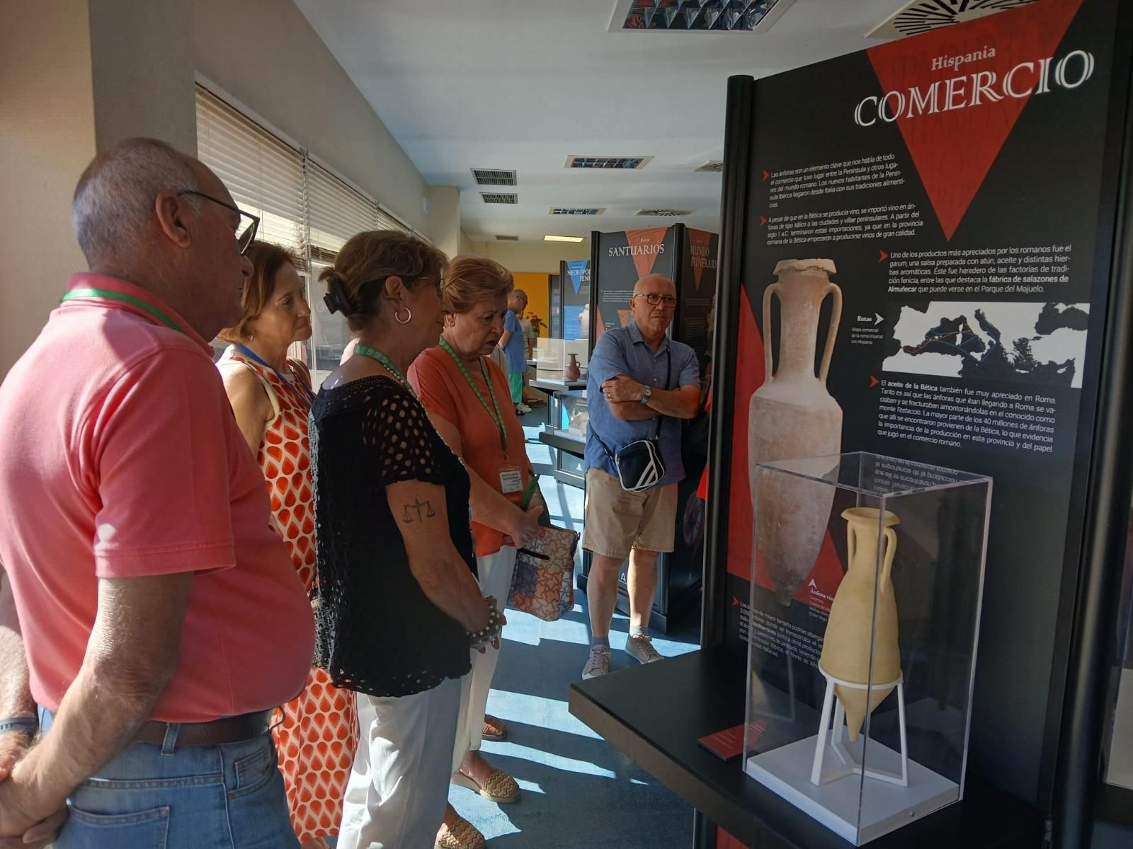 El Museo Arqueológico de Granada acerca su colección al hospital de Motril con una nueva muestra itinerante