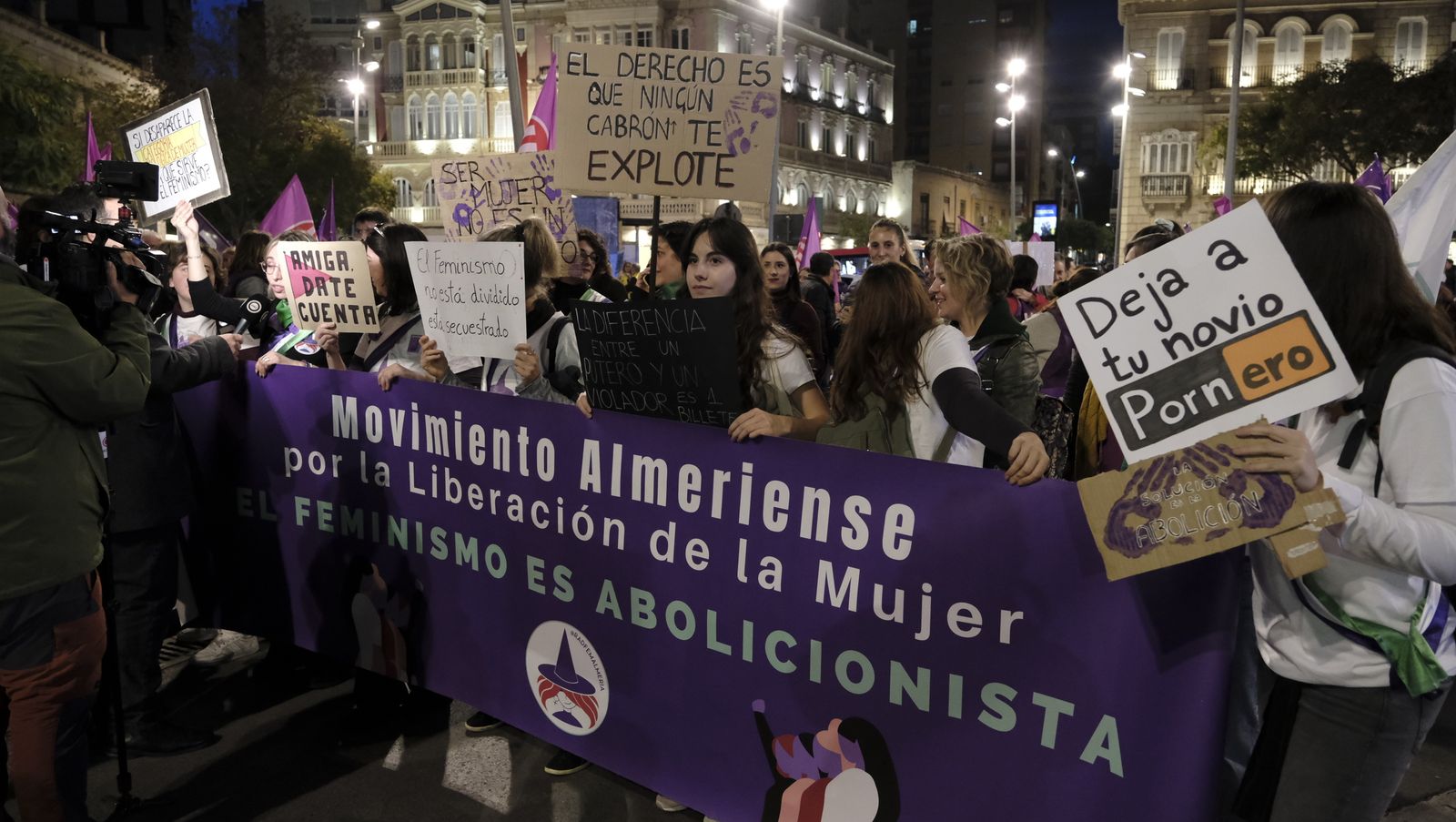 Imágenes de las manifestaciones por el Día de la Mujer en Almería