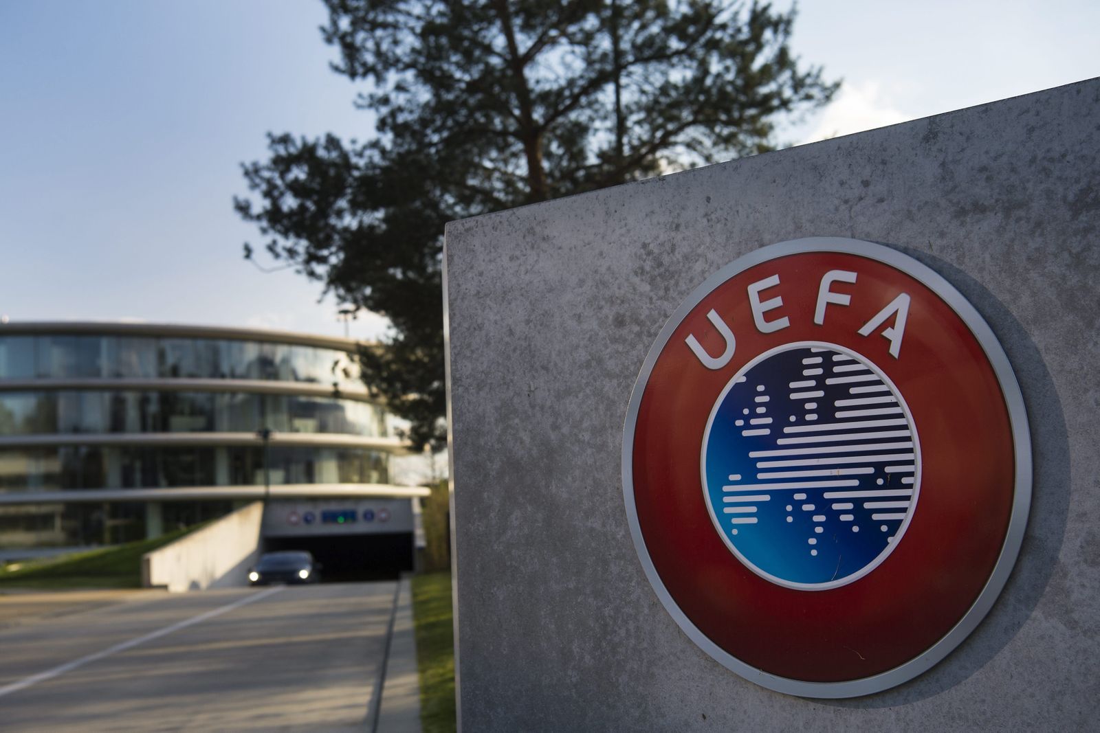 Entrada de la sede de la UEFA en Nyon