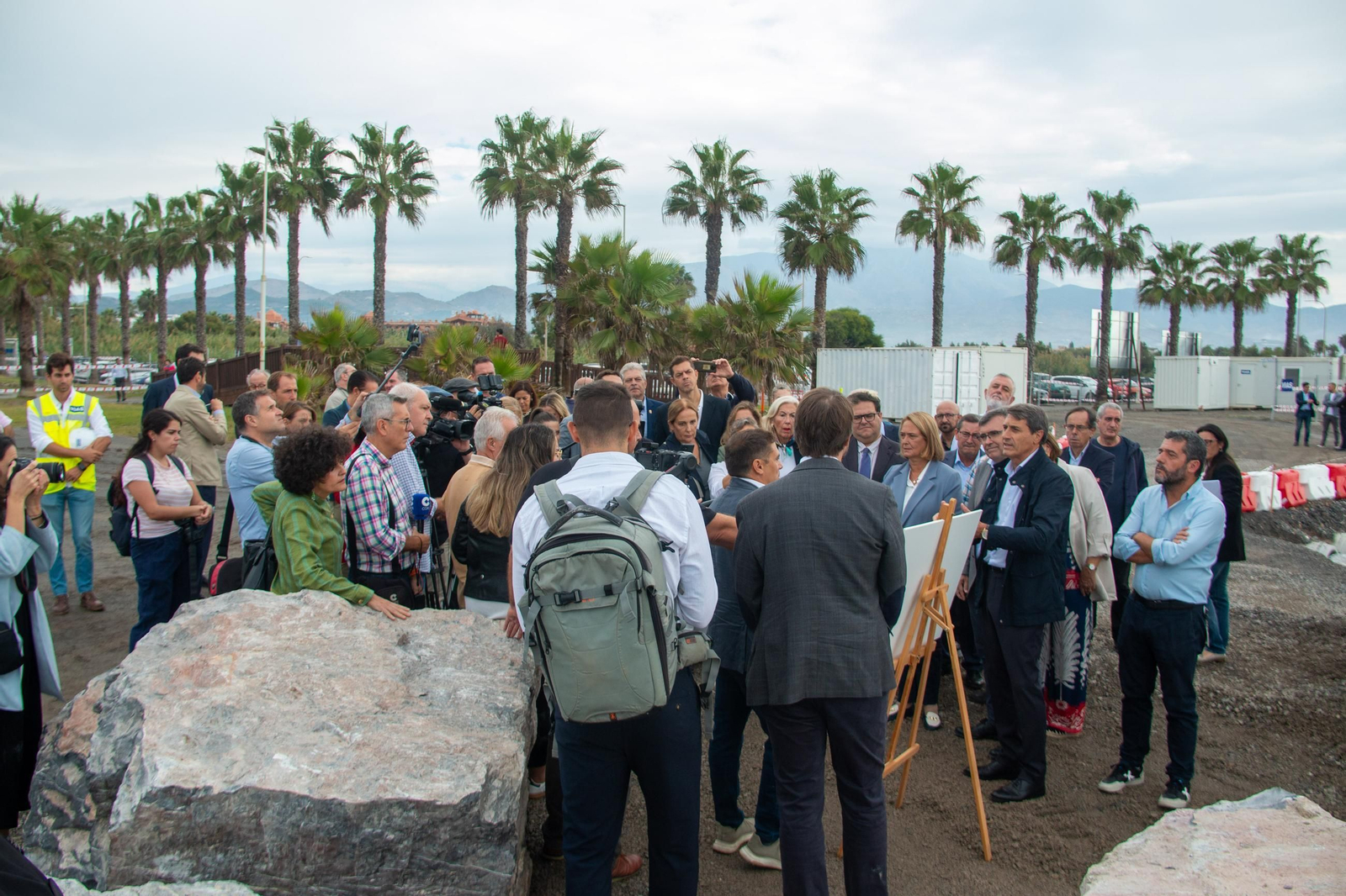 Así ha sido el inicio de la obra del espigón de Playa Granada Así ha sido el inicio de la obra del espigón de Playa Granada