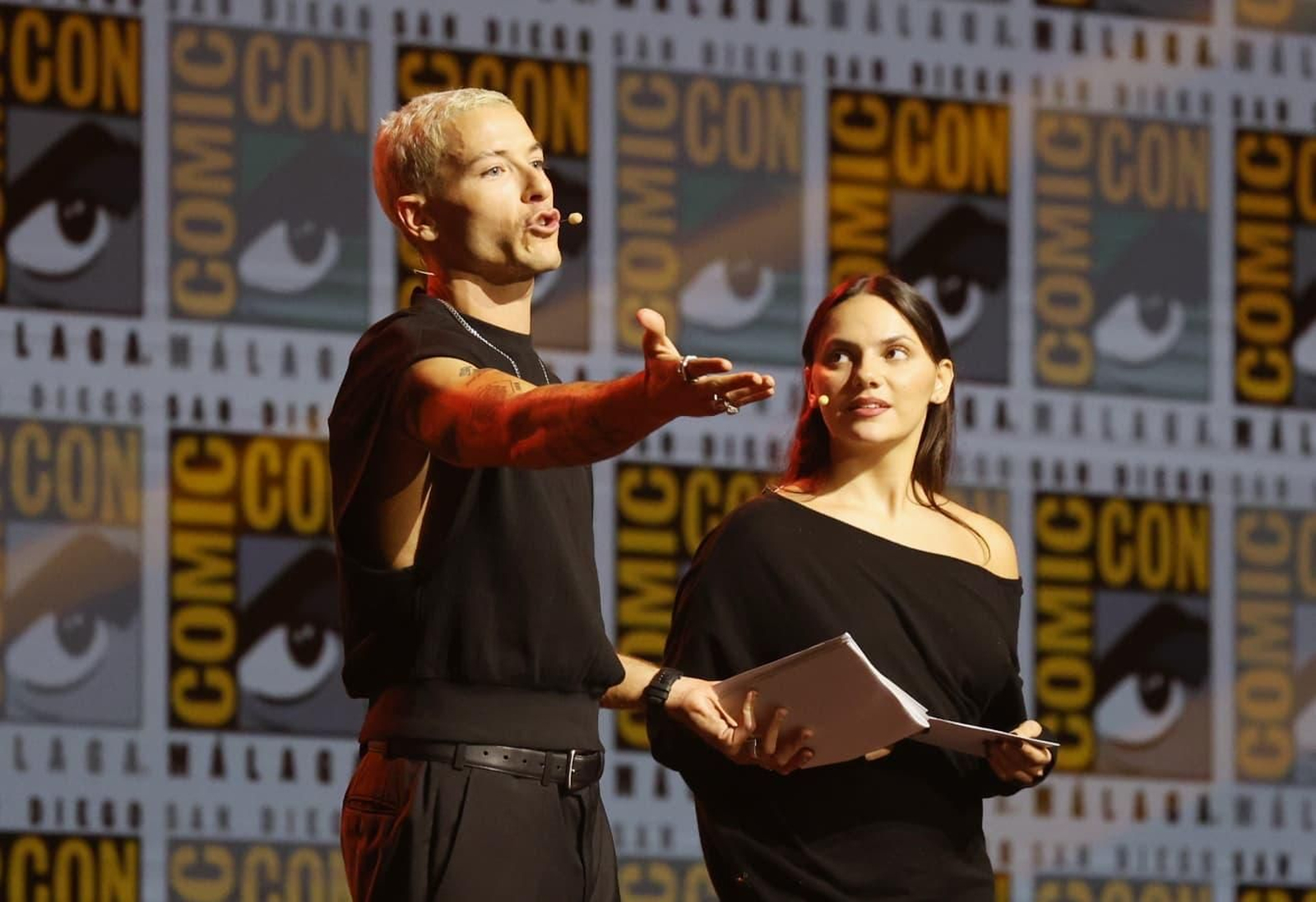 Dafne Keen y Taz Skylar, presentadores de la gala inaugural de la Comic-Con en Málaga.