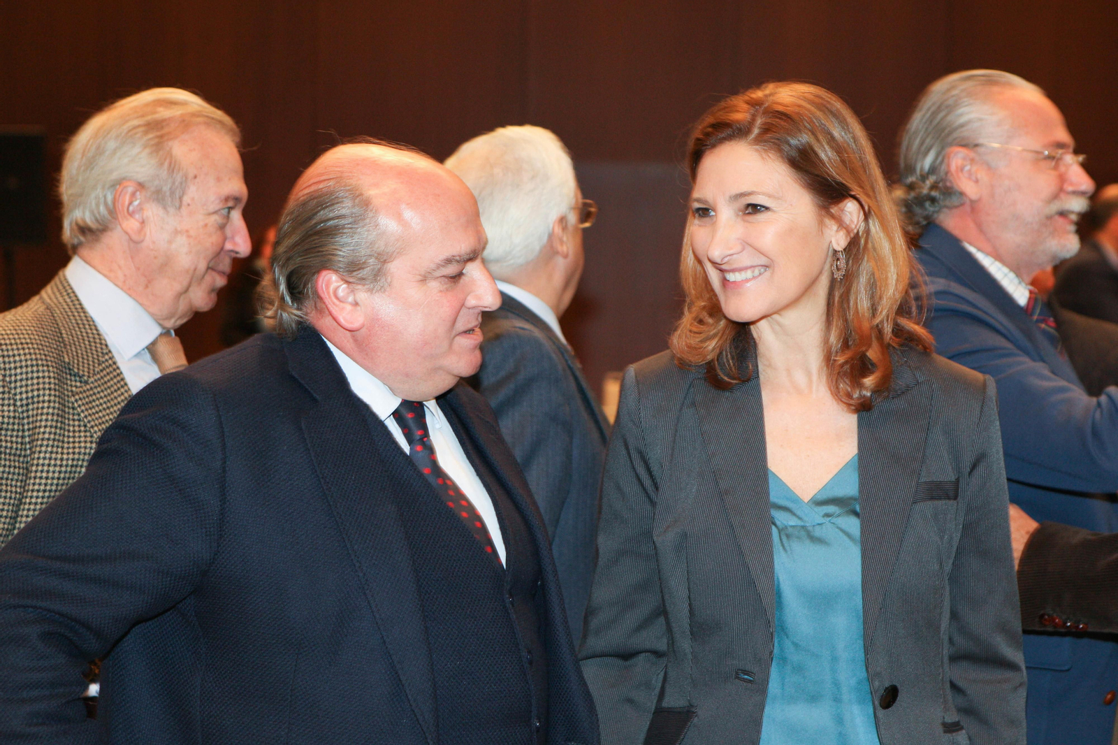 El abogado Luis Miguel Martín Rubio y Alicia Martínez, diputada del PP en el Parlamento andaluz.