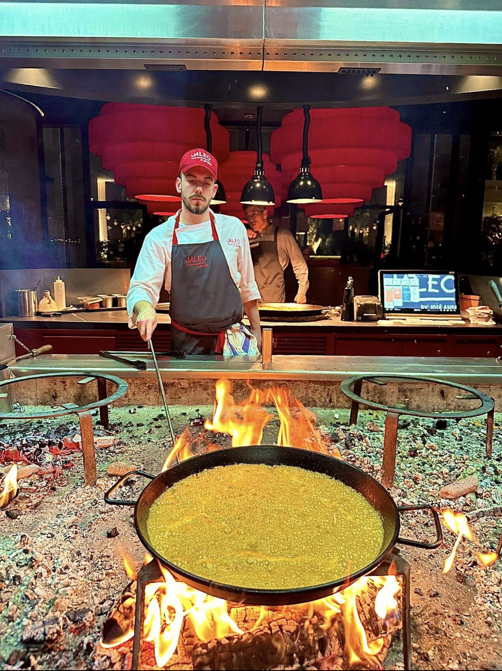 Juan Carlos en el restaurante Jaleo en Dubai.