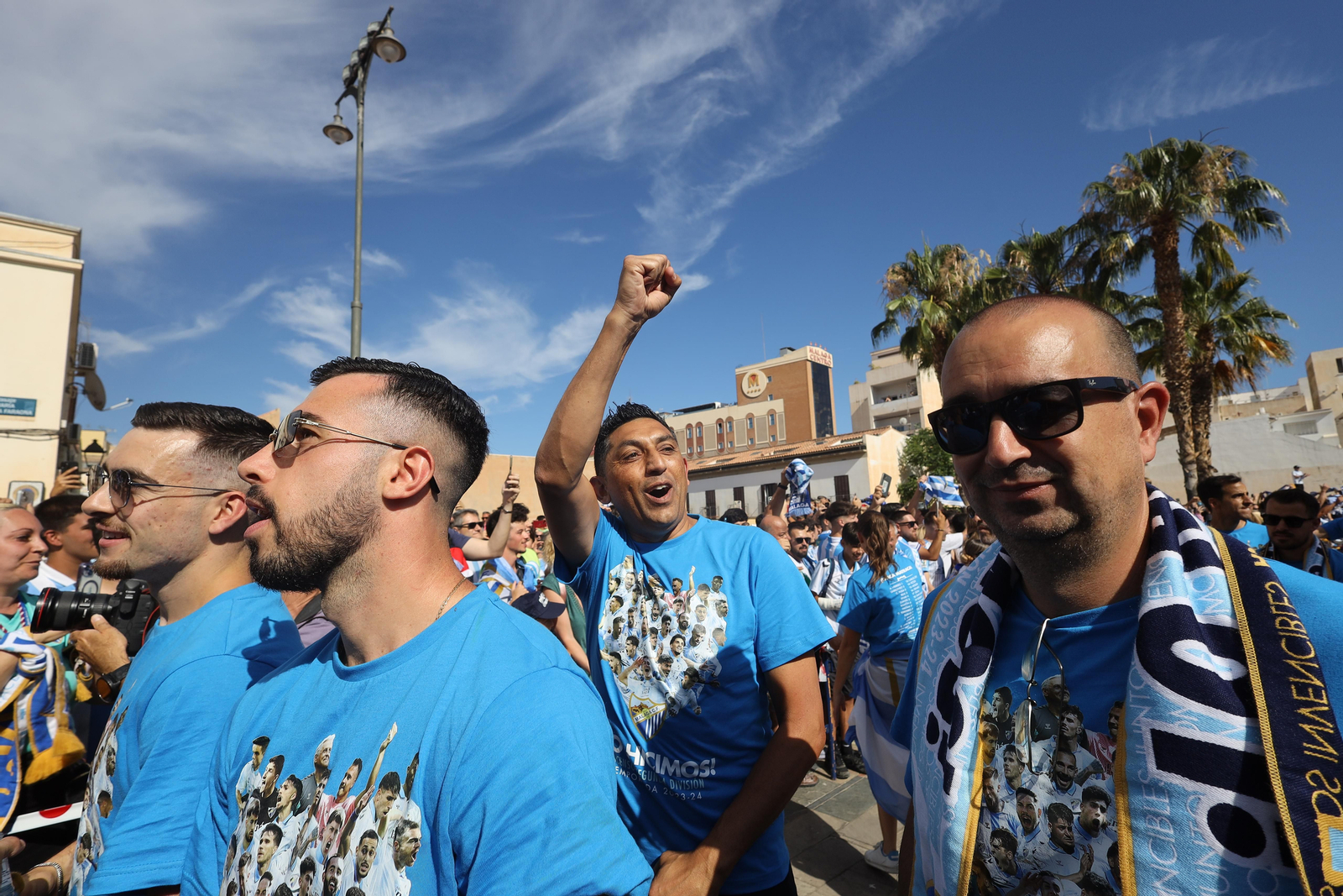 El malaguismo sale a la calle en avalancha: Las fotos de la celebración del ascenso