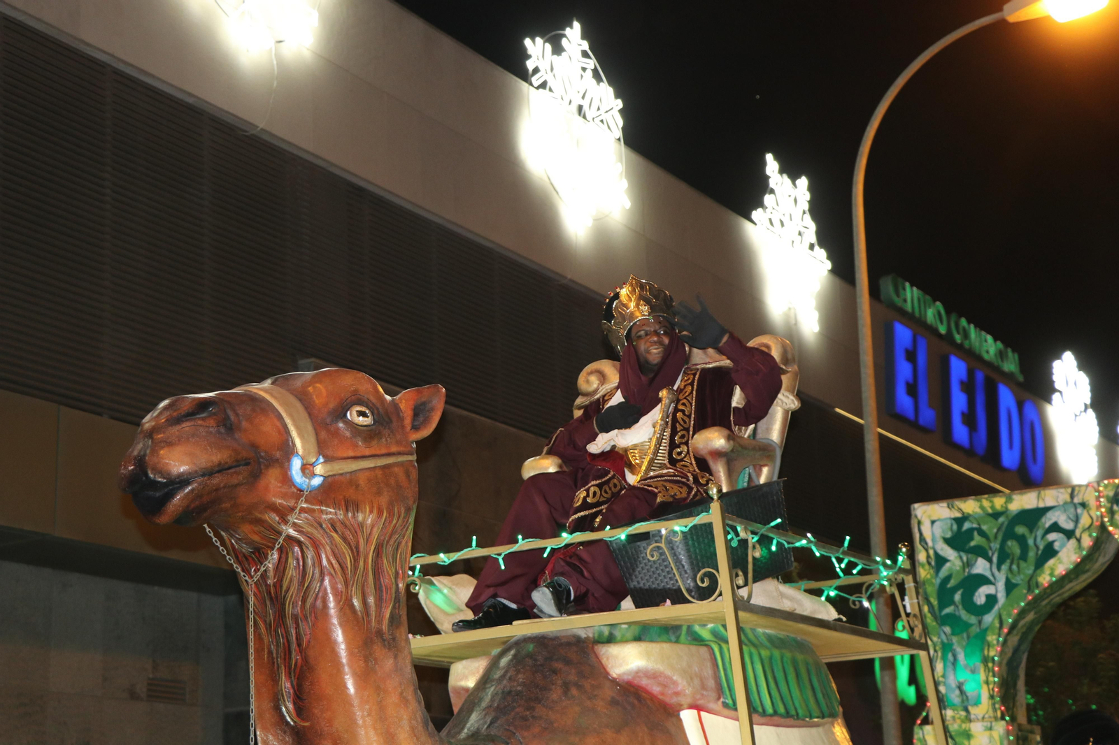 El Ejido vibra con los Reyes Magos en una Cabalgata colorida y divertida