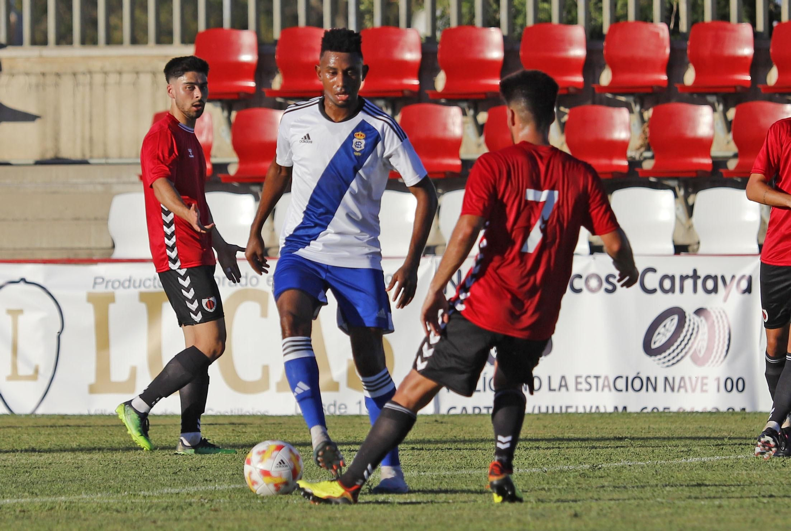 Imágenes del partido entre el Cartaya y el Recreativo de Huelva