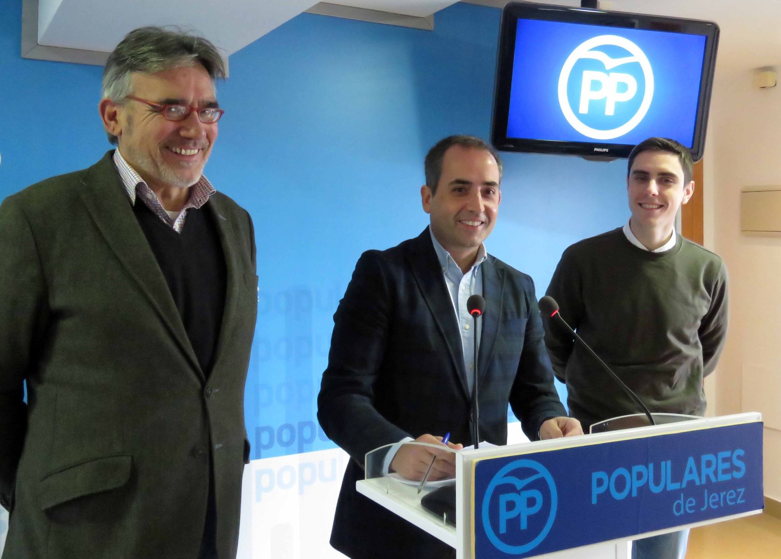 Saldaña, ayer, entre Javier Durá y Jaime Espinar.