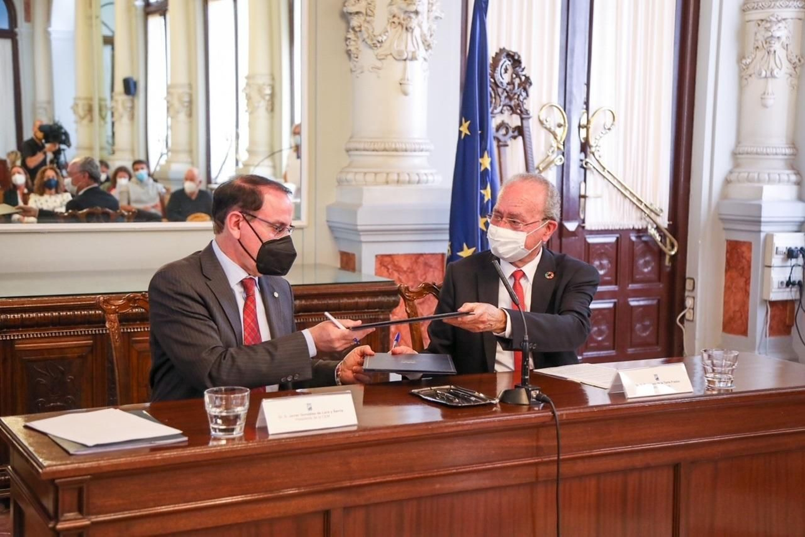 El presidente de la CEA junto al alcalde de Málaga. El presidente de la CEA junto al alcalde de Málaga.