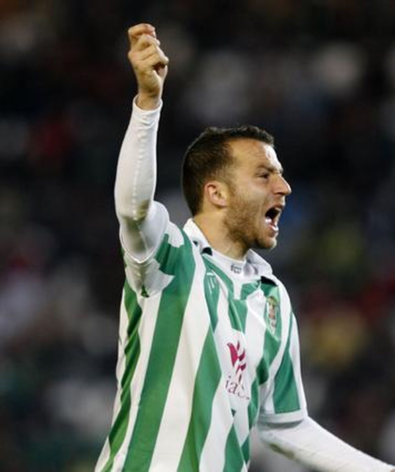 Pepe Díaz pide al árbitro que saque una tarjeta. / José Martínez