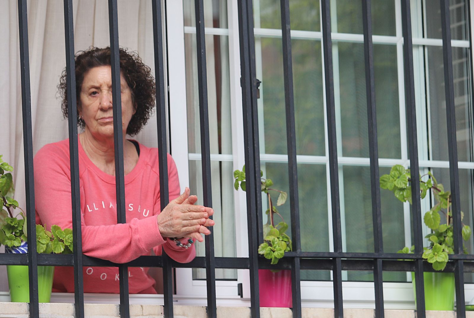 Imágenes del homenaje a los sanitarios de los vecinos de los Rosales