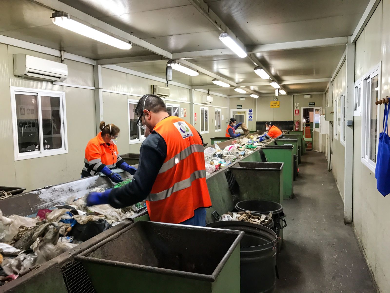 Más de 200 granadinos en riesgo de exclusión han sido contratados a través del programa de Fundación la Caixa.