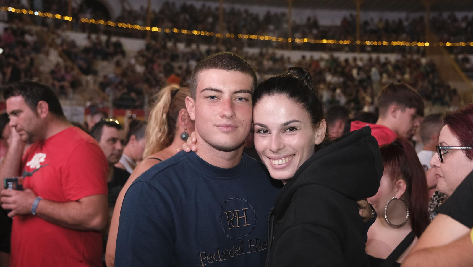 El concierto de Melendi llena de fans la Plaza de Toros de Almería, en imágenes