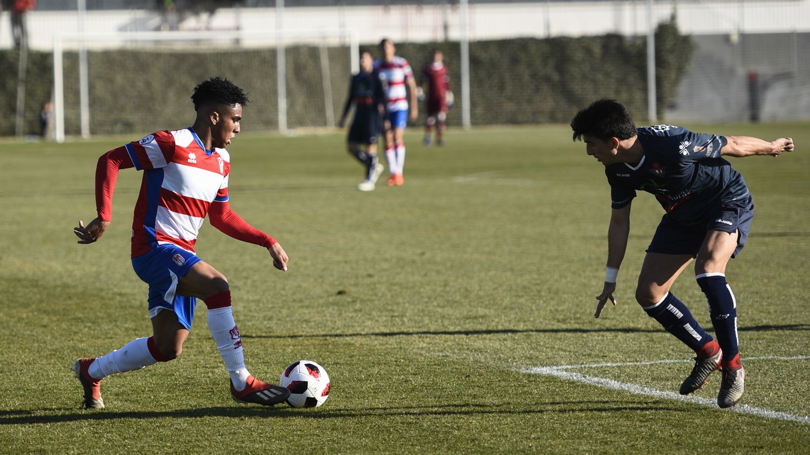 Caio jugó pegado a la banda derecha pero tuvo muchos problemas para desequilibrar.