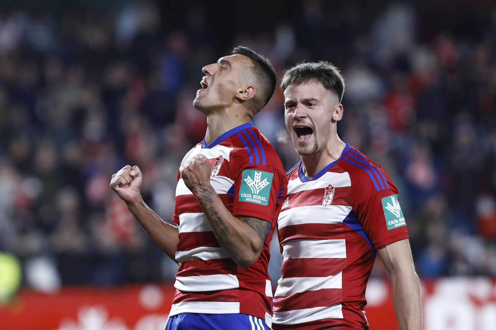 Uzuni celebra un gol en la primera vuelta contra el Alavés.