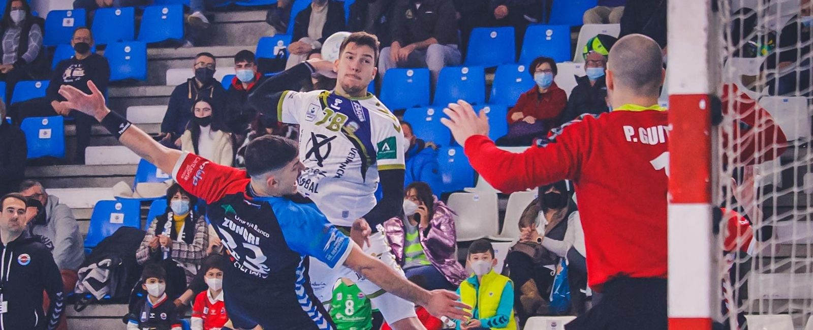 David Estepa lanza ante Guitart.