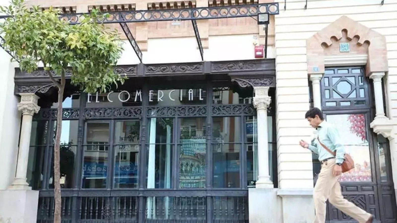 Entrada de la sala El Comercial de la Fundación Cajasol en Huelva.