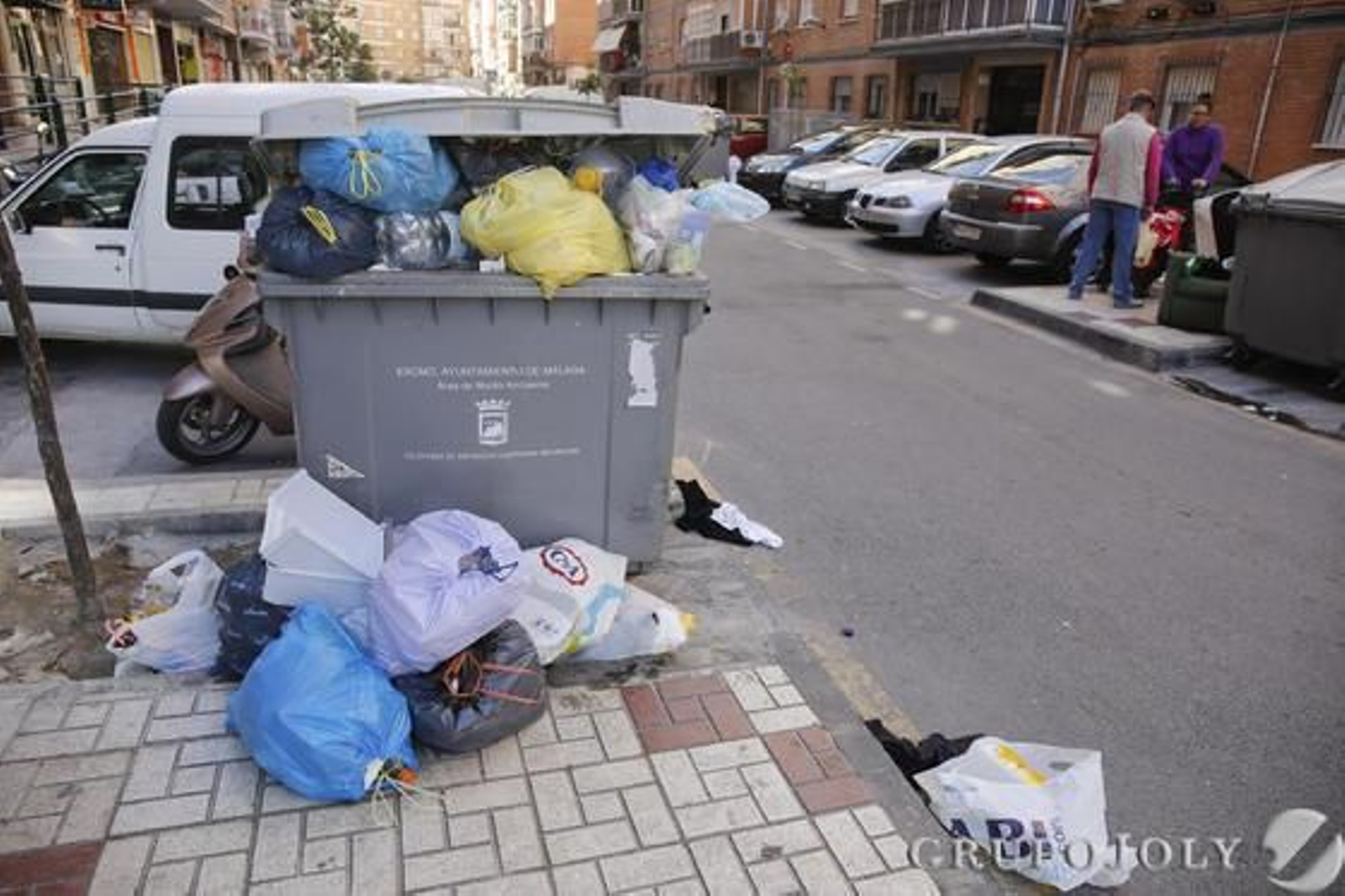 Imágenes de la huelga de basura de Limasa en diferentes distritos